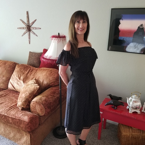 Off shoulder dresd - Picture 8 of 13